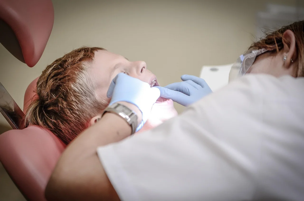 Chirurg stomatolog w Lubinie — bezpieczne zabiegi w DIAMANTE CLINICA